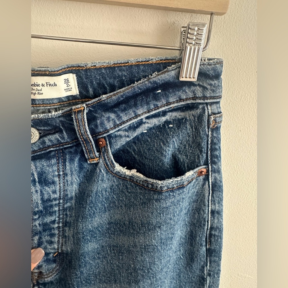 Abercrombie and Fitch the Dad high rise Jean size 2 - Picture 5 of 10